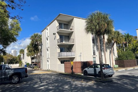 Copropriété à louer à Pinecrest, Floride: 2 chambres, 91.23 m2 № 1999423 - photo 2