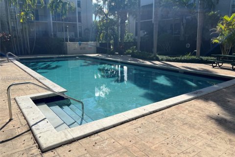 Copropriété à louer à Pinecrest, Floride: 2 chambres, 91.23 m2 № 1999423 - photo 9