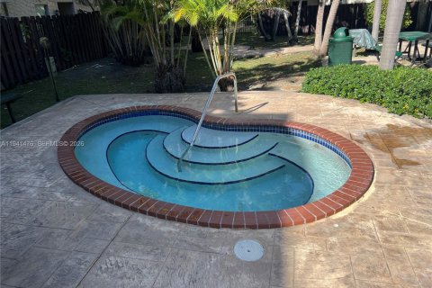 Copropriété à louer à Pinecrest, Floride: 2 chambres, 91.23 m2 № 1999423 - photo 8