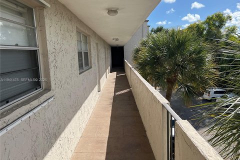 Copropriété à louer à Pinecrest, Floride: 2 chambres, 91.23 m2 № 1999423 - photo 14