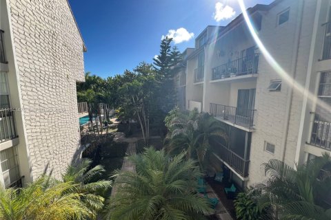 Copropriété à louer à Pinecrest, Floride: 2 chambres, 91.23 m2 № 1999423 - photo 4