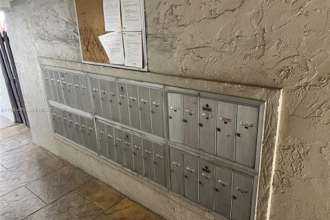 Copropriété à louer à Pinecrest, Floride: 2 chambres, 91.23 m2 № 1999423 - photo 12