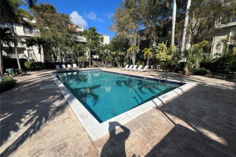 Copropriété à louer à Pinecrest, Floride: 2 chambres, 91.23 m2 № 1999423 - photo 7