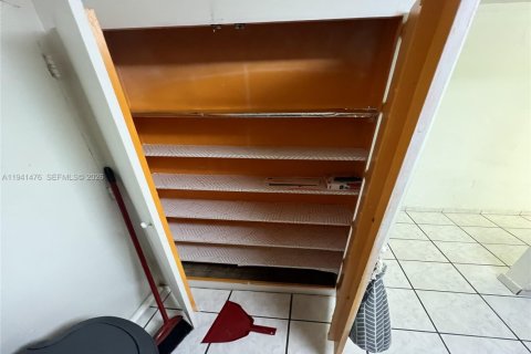 Copropriété à louer à Pinecrest, Floride: 2 chambres, 91.23 m2 № 1999423 - photo 23