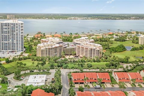 Condo in Daytona Beach Shores, Florida, 2 bedrooms  № 2339204 - photo 3