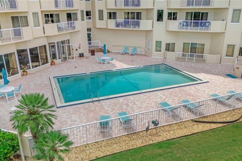 Condo in Daytona Beach Shores, Florida, 2 bedrooms  № 2339204 - photo 8