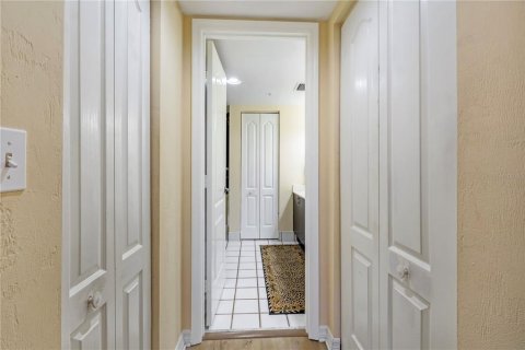 Condo in Daytona Beach Shores, Florida, 2 bedrooms  № 2339204 - photo 18