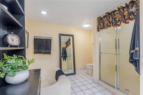 Condo in Daytona Beach Shores, Florida, 2 bedrooms  № 2339204 - photo 20