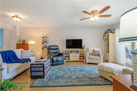 Condo in Daytona Beach Shores, Florida, 2 bedrooms  № 2339204 - photo 22