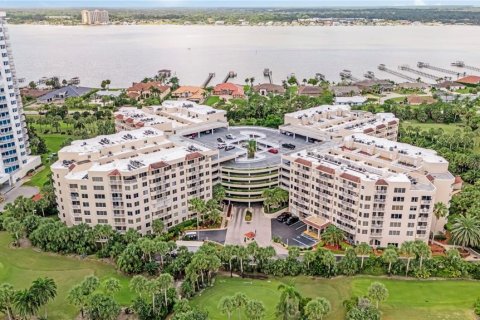 Condo in Daytona Beach Shores, Florida, 2 bedrooms  № 2339204 - photo 4