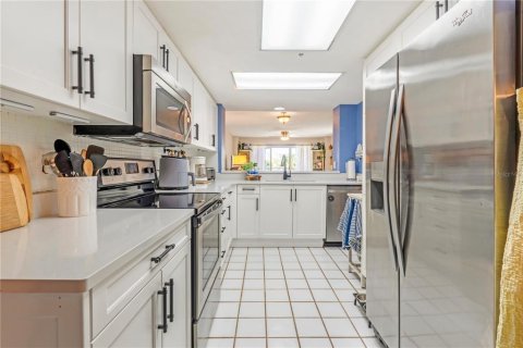 Condo in Daytona Beach Shores, Florida, 2 bedrooms  № 2339204 - photo 29