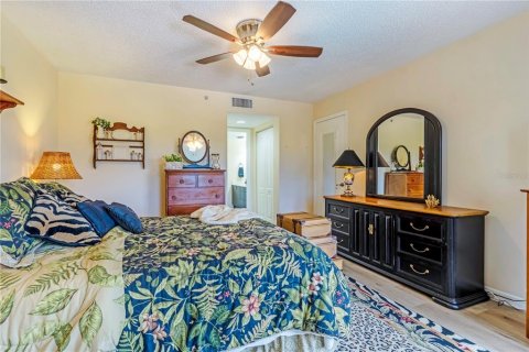 Condo in Daytona Beach Shores, Florida, 2 bedrooms  № 2339204 - photo 16