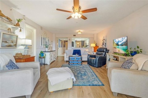 Condo in Daytona Beach Shores, Florida, 2 bedrooms  № 2339204 - photo 25