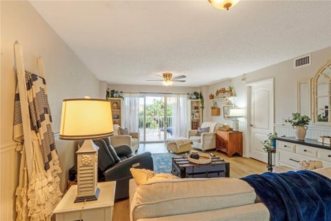 Condo in Daytona Beach Shores, Florida, 2 bedrooms  № 2339204 - photo 24