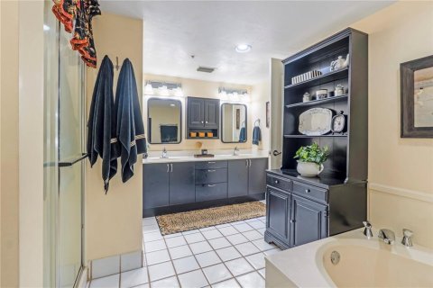 Condo in Daytona Beach Shores, Florida, 2 bedrooms  № 2339204 - photo 21