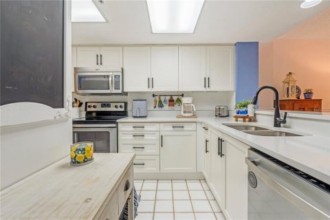Condo in Daytona Beach Shores, Florida, 2 bedrooms  № 2339204 - photo 28
