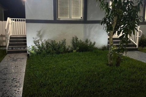 House in Florida City, Florida 4 bedrooms № 2395219 - photo 24