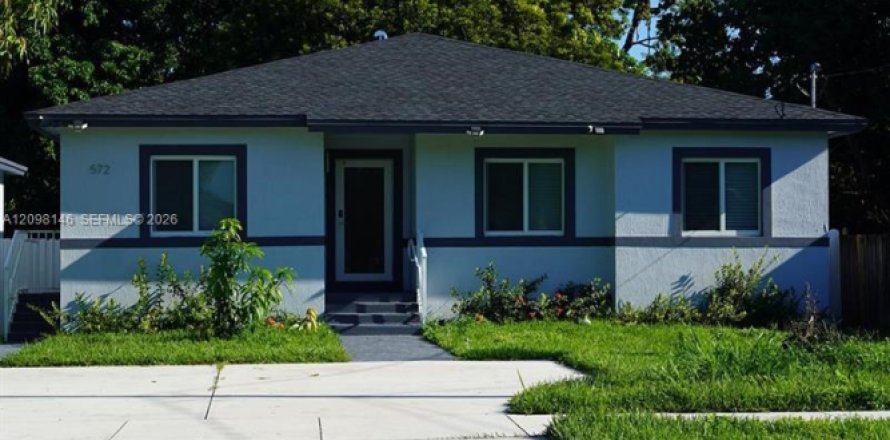 House in Florida City, Florida 4 bedrooms № 2395219
