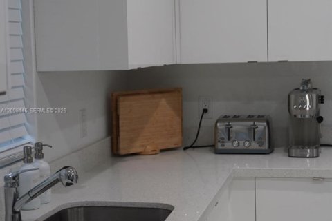 House in Florida City, Florida 4 bedrooms № 2395219 - photo 5