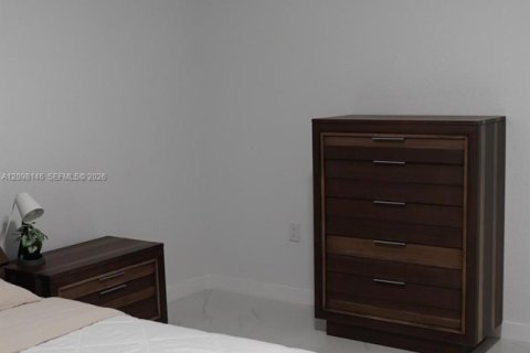 House in Florida City, Florida 4 bedrooms № 2395219 - photo 11