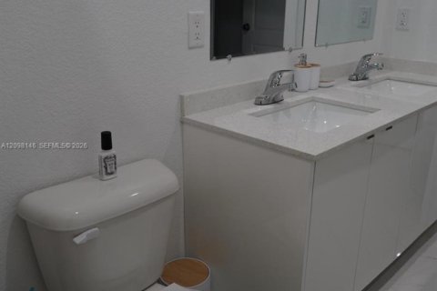 House in Florida City, Florida 4 bedrooms № 2395219 - photo 15