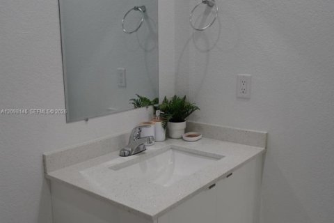 House in Florida City, Florida 4 bedrooms № 2395219 - photo 18