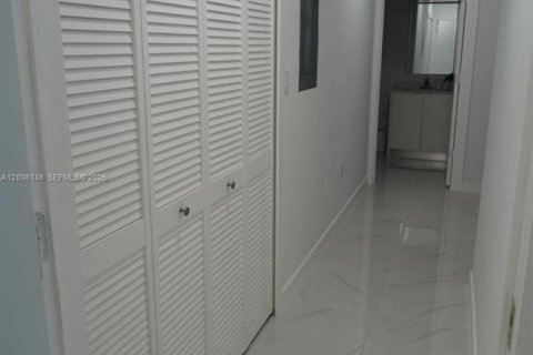 House in Florida City, Florida 4 bedrooms № 2395219 - photo 21