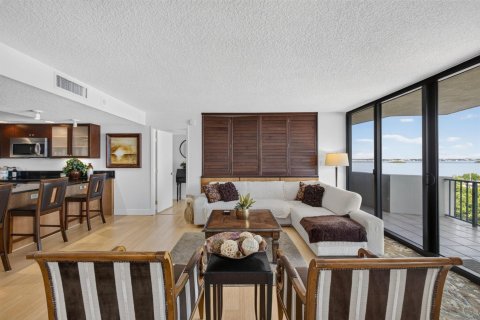 Condo in Riviera Beach, Florida, 2 bedrooms  № 2391987 - photo 3