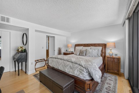 Condo in Riviera Beach, Florida, 2 bedrooms  № 2391987 - photo 28