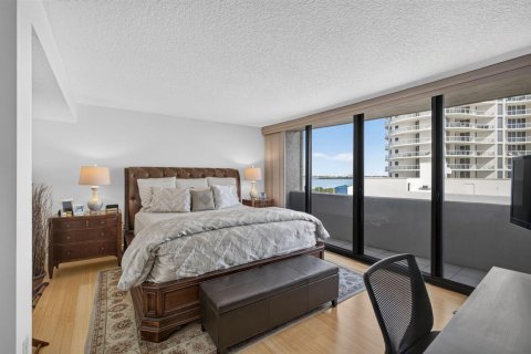 Condo in Riviera Beach, Florida, 2 bedrooms  № 2391987 - photo 27
