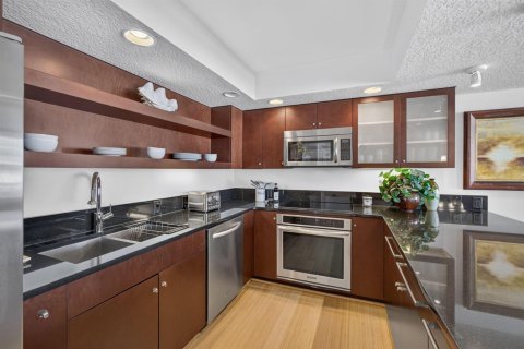 Condo in Riviera Beach, Florida, 2 bedrooms  № 2391987 - photo 9