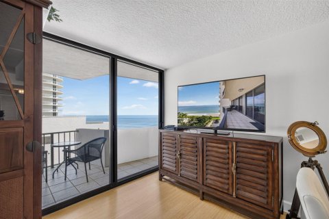 Condo in Riviera Beach, Florida, 2 bedrooms  № 2391987 - photo 26