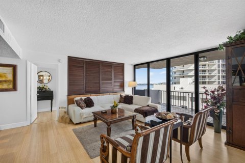 Condo in Riviera Beach, Florida, 2 bedrooms  № 2391987 - photo 16