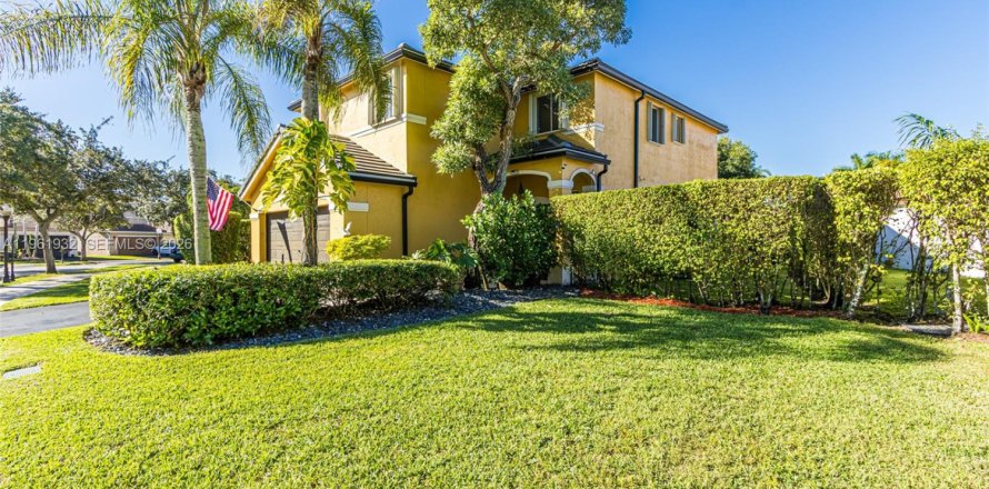 Villa ou maison à Weston, Floride 5 chambres, 227.61 m2 № 2025073