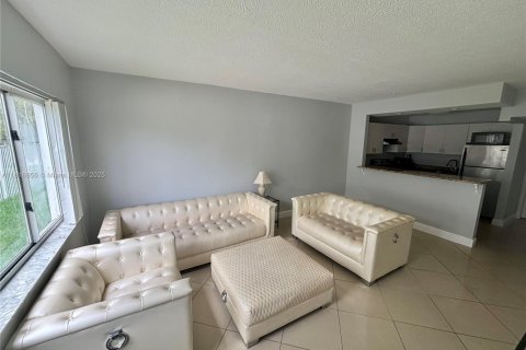 Condominio en alquiler en Pompano Beach, Florida, 1 dormitorio, 65.03 m2 № 1770520 - foto 3