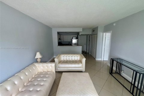 Condominio en alquiler en Pompano Beach, Florida, 1 dormitorio, 65.03 m2 № 1770520 - foto 2