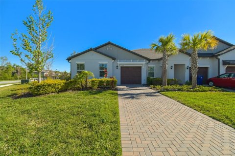 House in Land O' Lakes, Florida 2 bedrooms, 150.04 sq.m. № 2298311