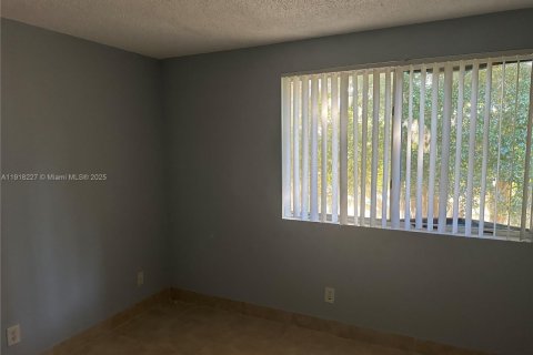 Copropriété à louer à Tamarac, Floride: 2 chambres, 87.24 m2 № 1973033 - photo 10