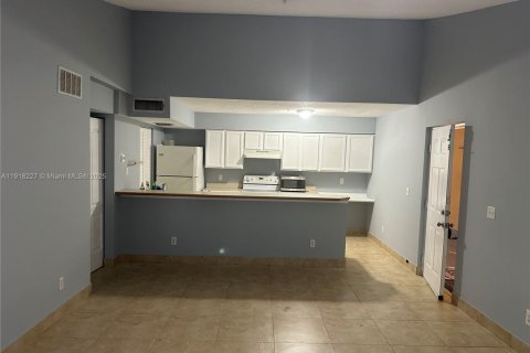 Copropriété à louer à Tamarac, Floride: 2 chambres, 87.24 m2 № 1973033 - photo 2