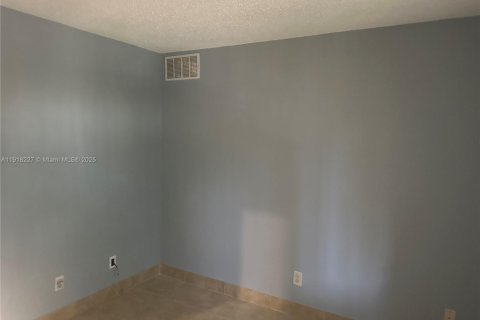 Copropriété à louer à Tamarac, Floride: 2 chambres, 87.24 m2 № 1973033 - photo 11