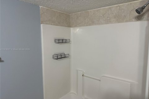 Copropriété à louer à Tamarac, Floride: 2 chambres, 87.24 m2 № 1973033 - photo 6