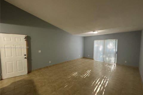 Copropriété à louer à Tamarac, Floride: 2 chambres, 87.24 m2 № 1973033 - photo 13