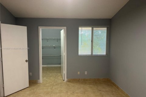 Copropriété à louer à Tamarac, Floride: 2 chambres, 87.24 m2 № 1973033 - photo 8