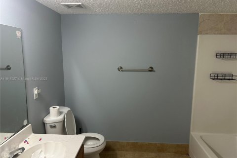 Copropriété à louer à Tamarac, Floride: 2 chambres, 87.24 m2 № 1973033 - photo 5