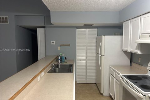 Copropriété à louer à Tamarac, Floride: 2 chambres, 87.24 m2 № 1973033 - photo 4