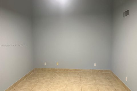 Copropriété à louer à Tamarac, Floride: 2 chambres, 87.24 m2 № 1973033 - photo 7