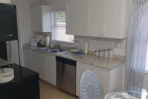 Casa en venta en DeLand, Florida, 5 dormitorios, 125.7 m2 № 1677813 - foto 10