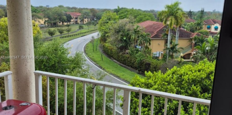 Кондоминиум с 3 спальнями в Хайалиа, Флорида № 2044828