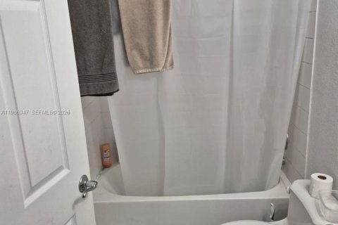 Купить кондоминиум в Хайалиа, Флорида 3 спальни, 110.18м2, № 2044828 - фото 14