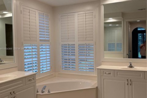 Villa ou maison à louer à Tequesta, Floride: 3 chambres, 212.37 m2 № 2085280 - photo 12